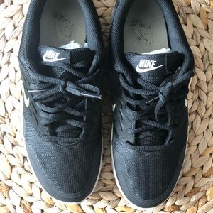 NIKE - Running Sneaker - GENTLY USED